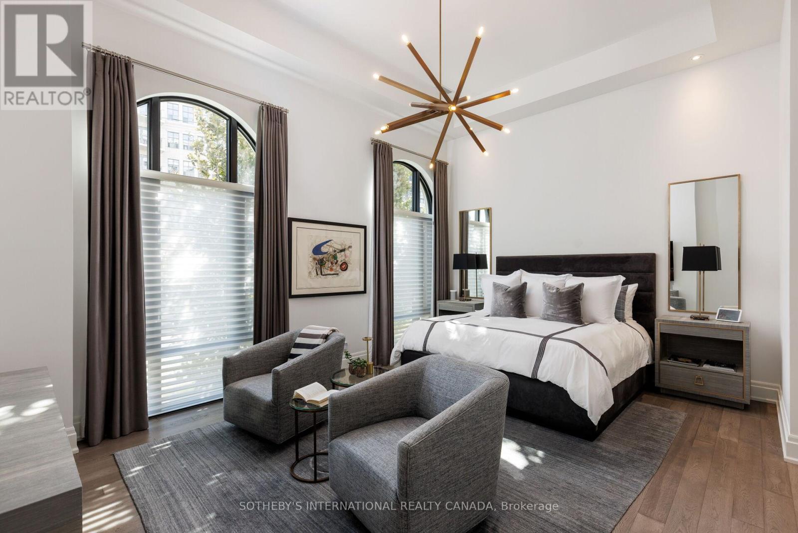 Th 2 - 4 The Kingsway, Toronto, Ontario  M8X 2T1 - Photo 13 - W12449212