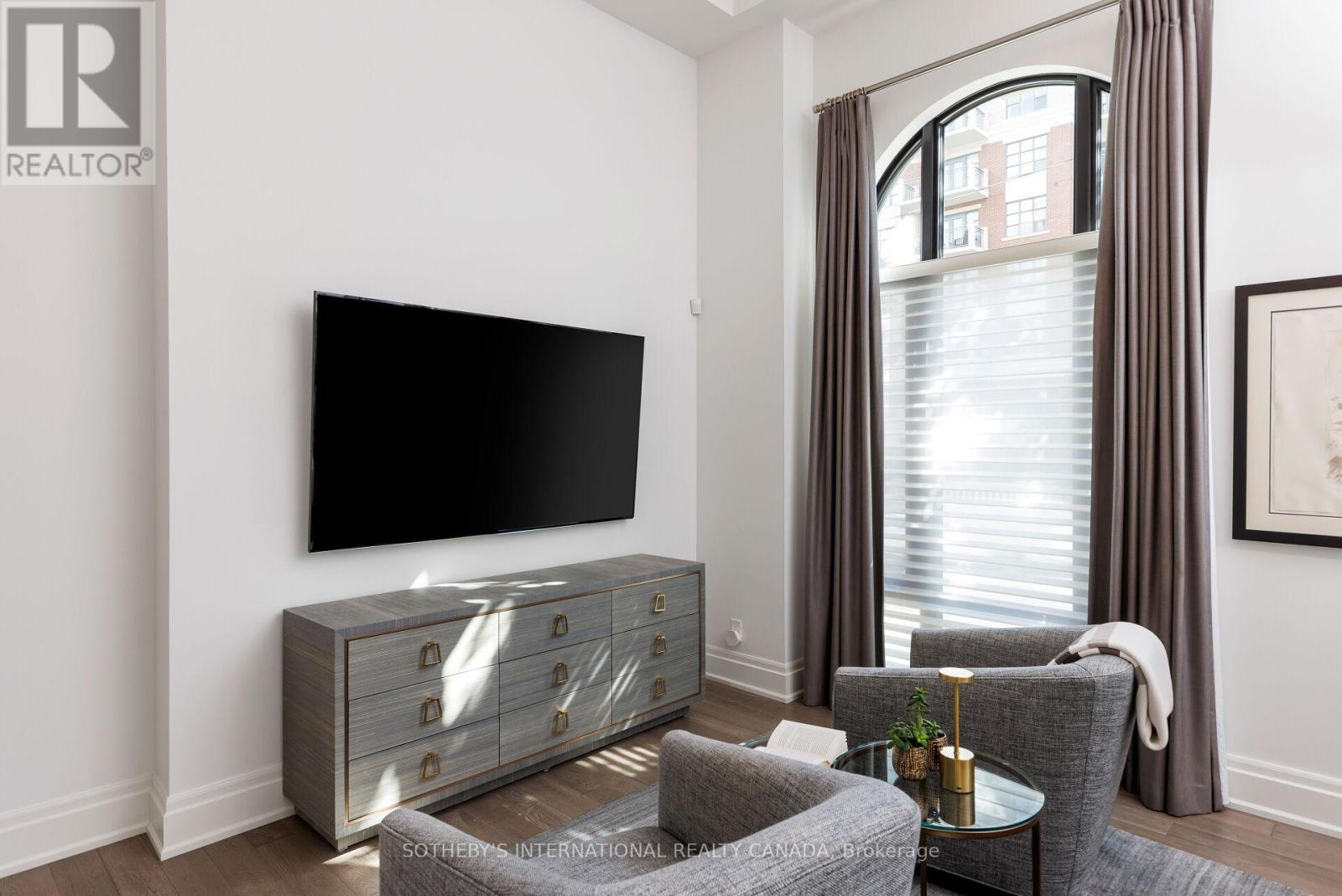 Th 2 - 4 The Kingsway, Toronto, Ontario  M8X 2T1 - Photo 16 - W12449212