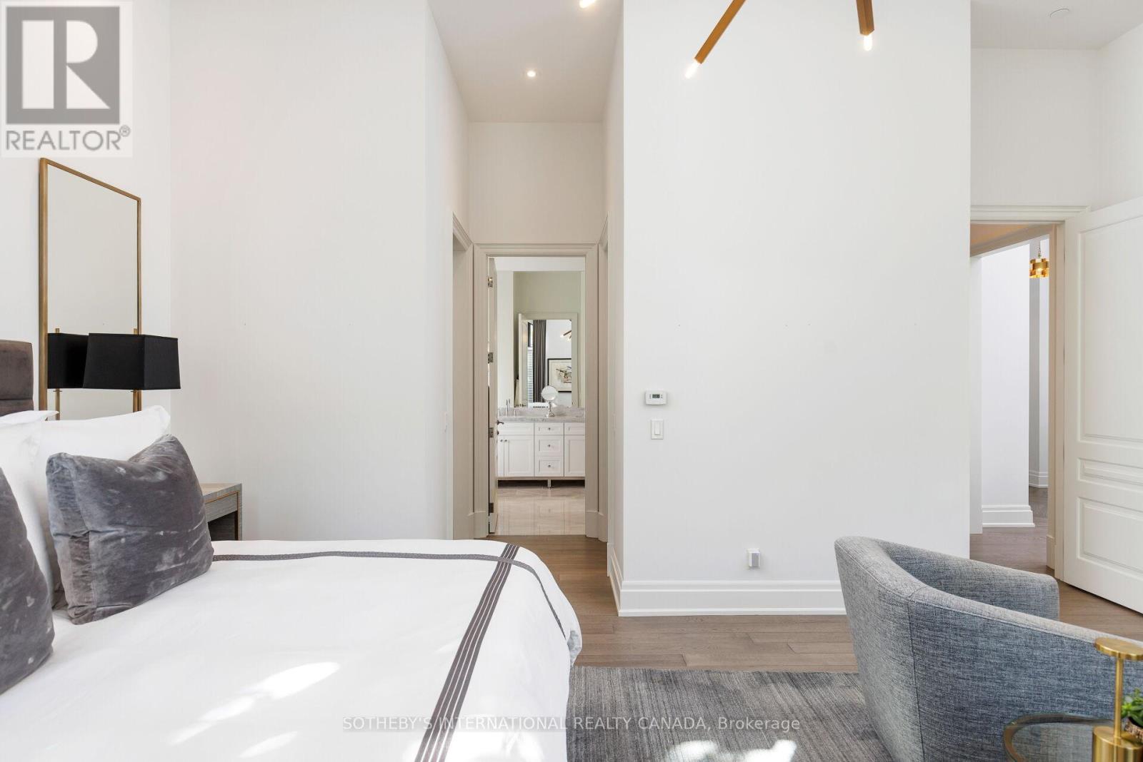 Th 2 - 4 The Kingsway, Toronto, Ontario  M8X 2T1 - Photo 17 - W12449212