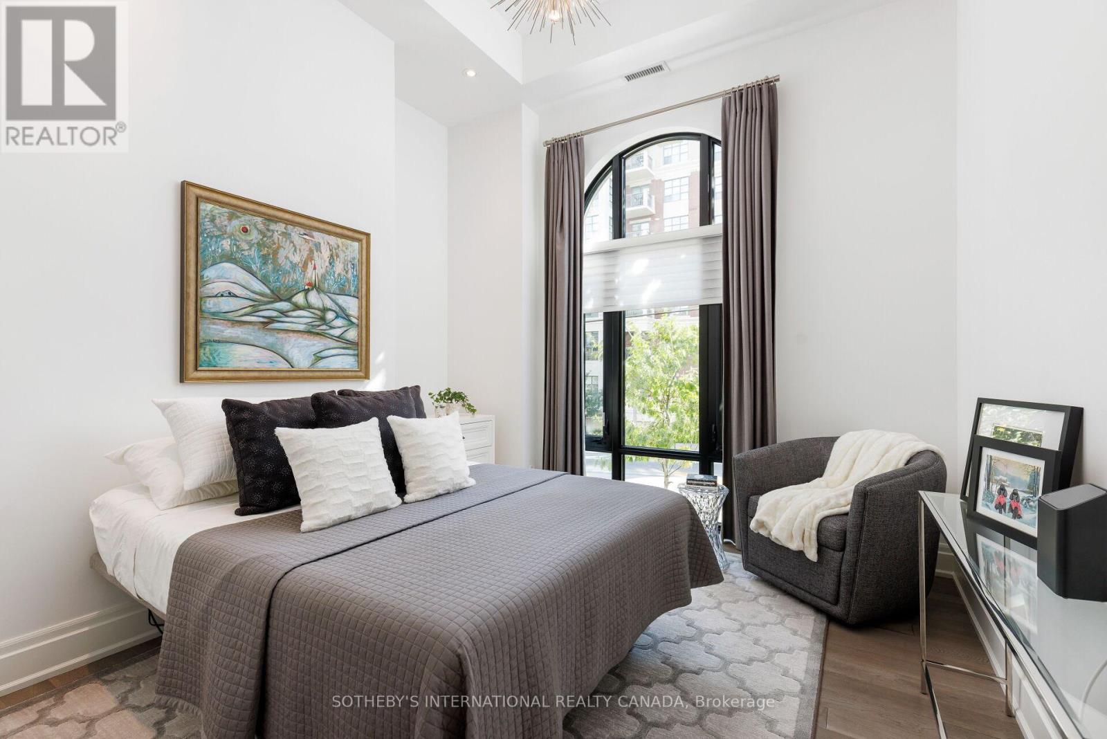 Th 2 - 4 The Kingsway, Toronto, Ontario  M8X 2T1 - Photo 23 - W12449212