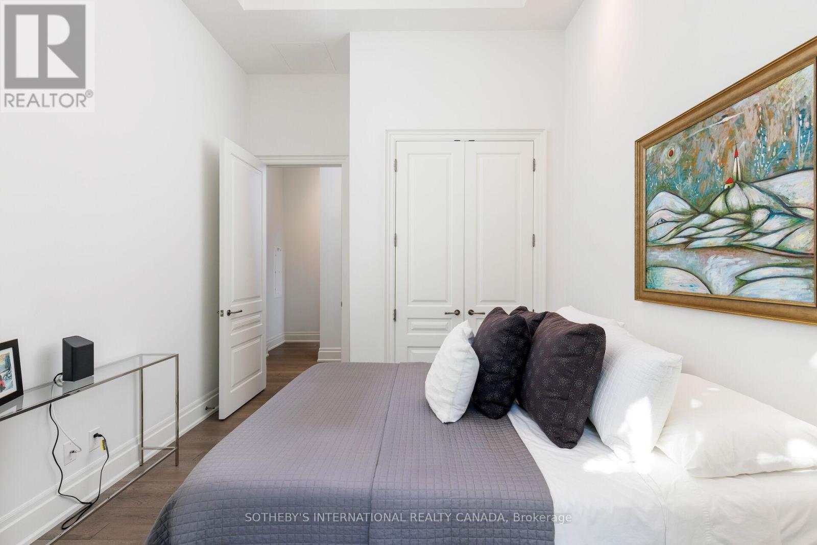 Th 2 - 4 The Kingsway, Toronto, Ontario  M8X 2T1 - Photo 26 - W12449212