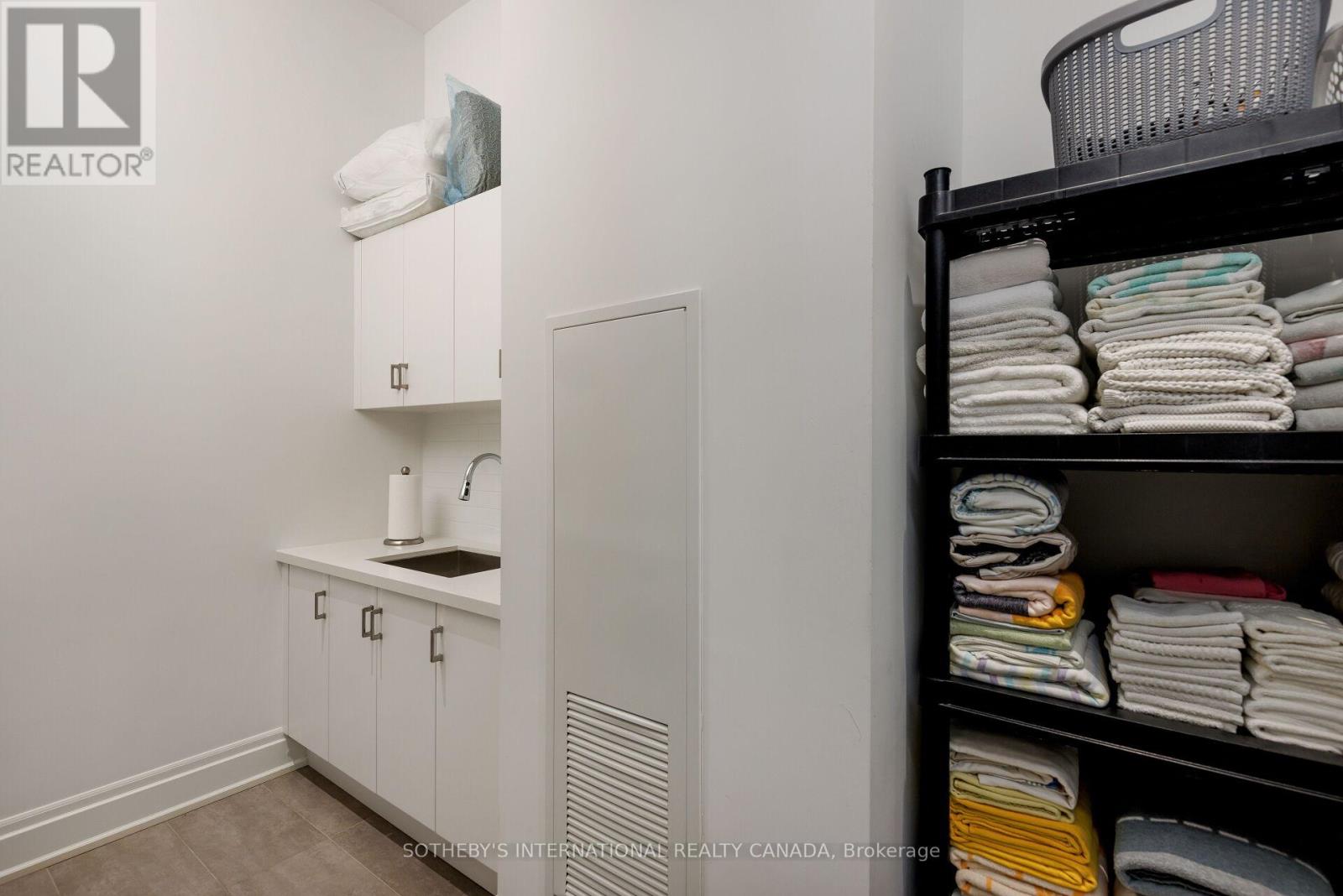 Th 2 - 4 The Kingsway, Toronto, Ontario  M8X 2T1 - Photo 27 - W12449212
