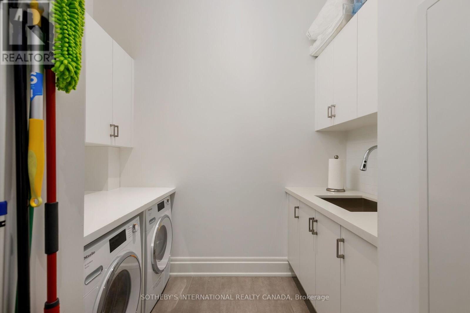 Th 2 - 4 The Kingsway, Toronto, Ontario  M8X 2T1 - Photo 28 - W12449212