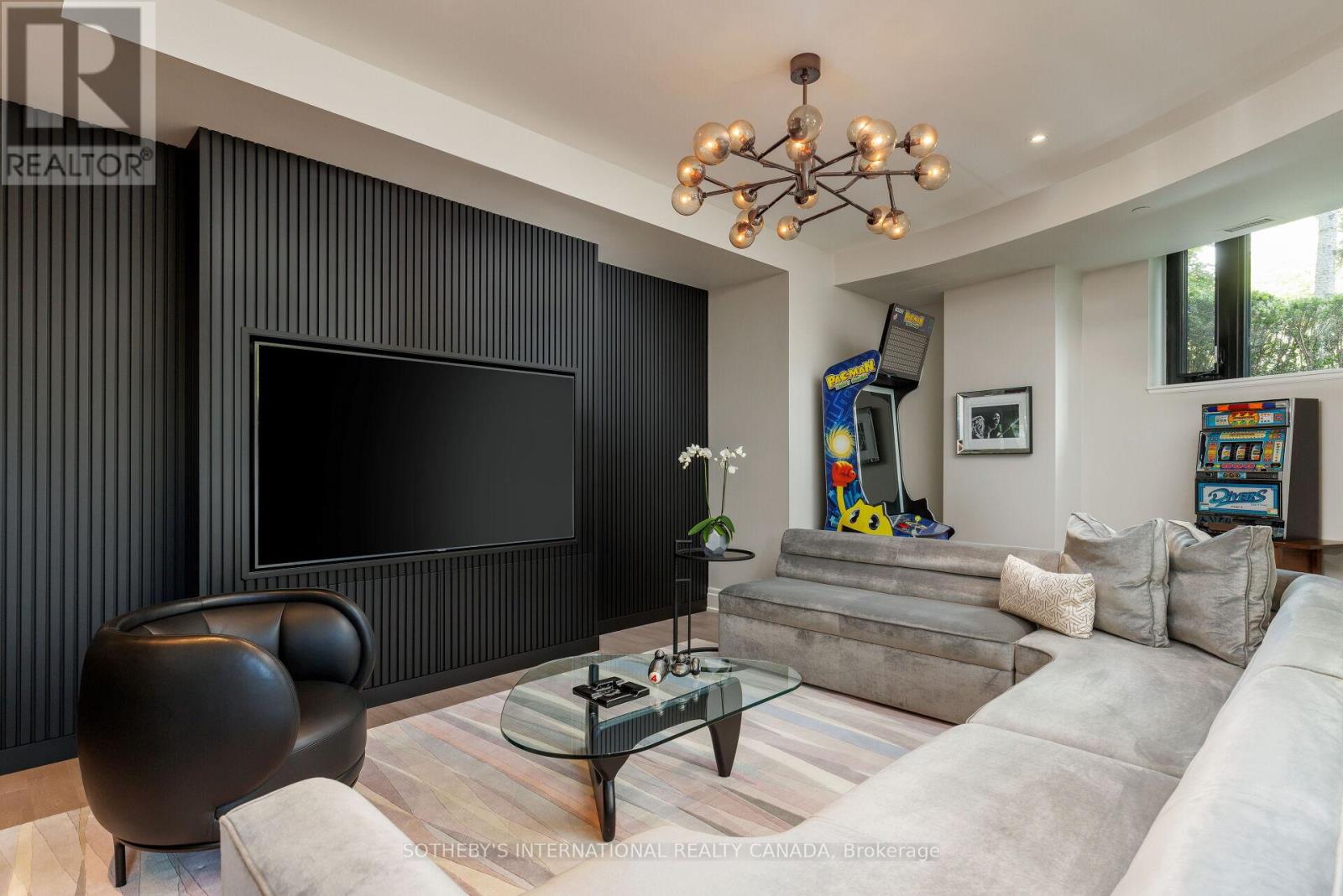 Th 2 - 4 The Kingsway, Toronto, Ontario  M8X 2T1 - Photo 29 - W12449212
