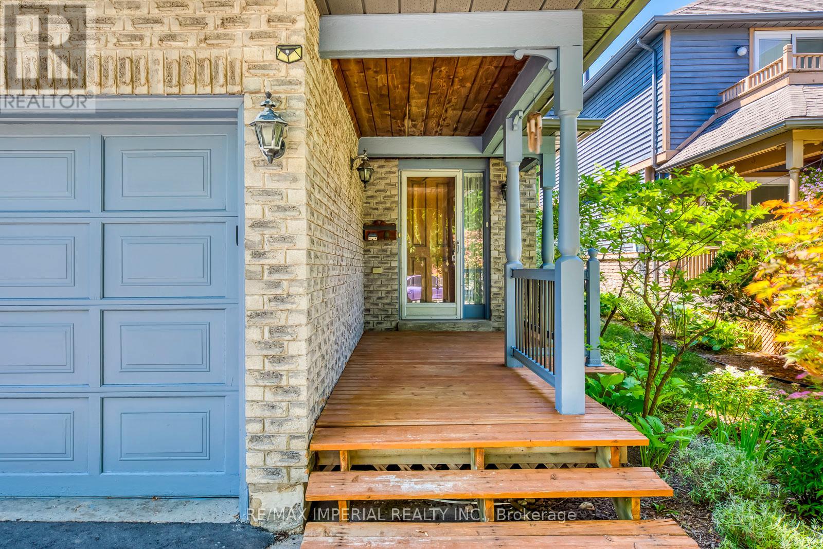 5560 Middlebury Drive, Mississauga, Ontario  L5M 5G8 - Photo 5 - W12449220