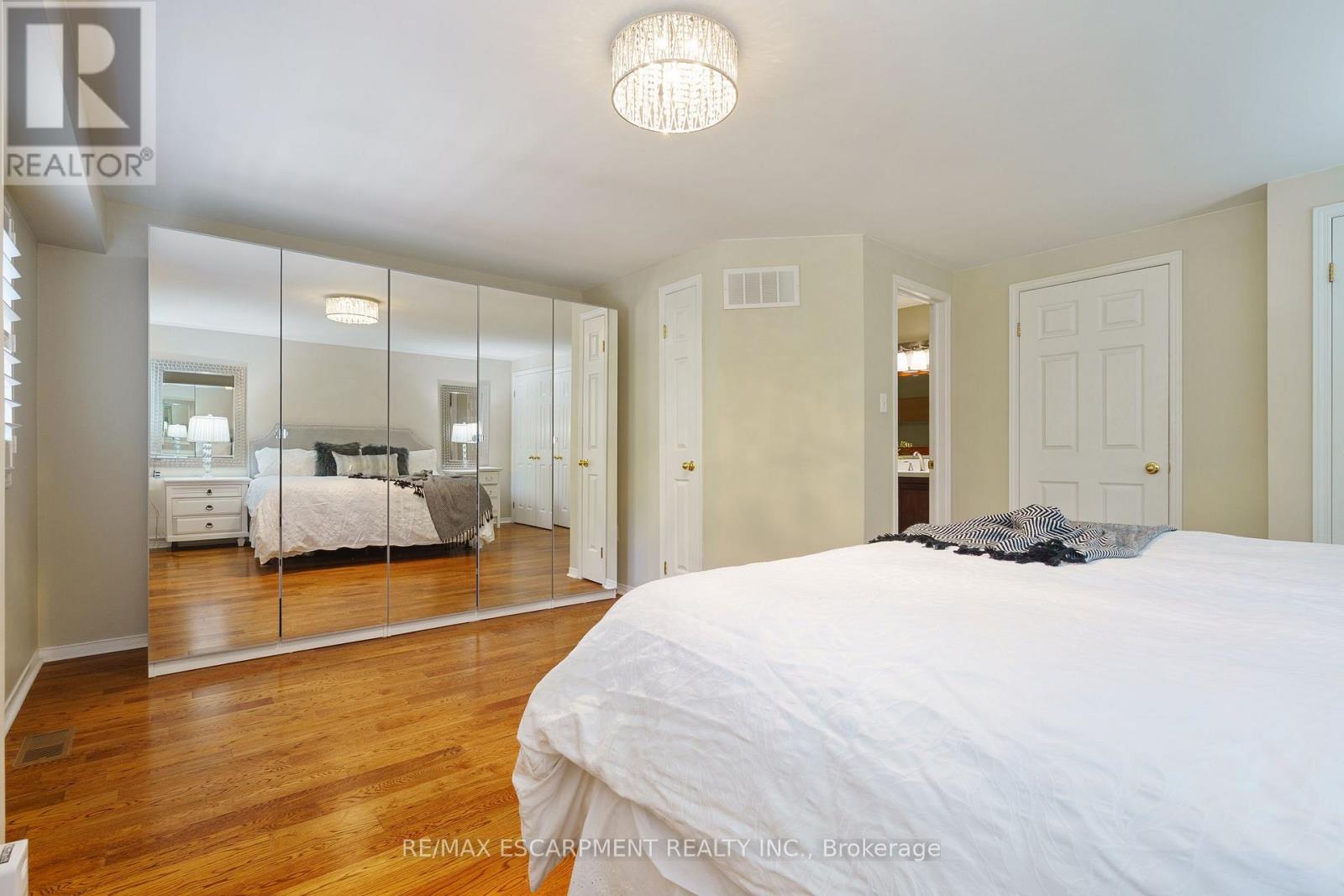 43 Fairwood Place W, Burlington, Ontario  L7T 1E4 - Photo 20 - W12449229