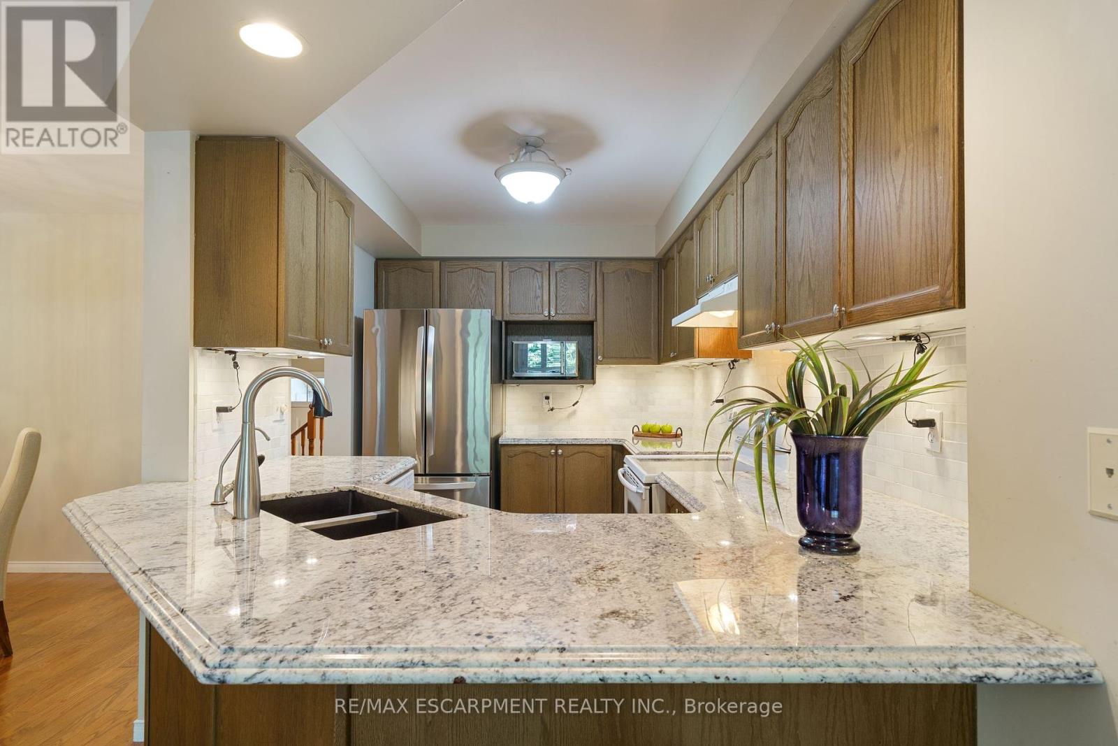 43 Fairwood Place W, Burlington, Ontario  L7T 1E4 - Photo 7 - W12449229