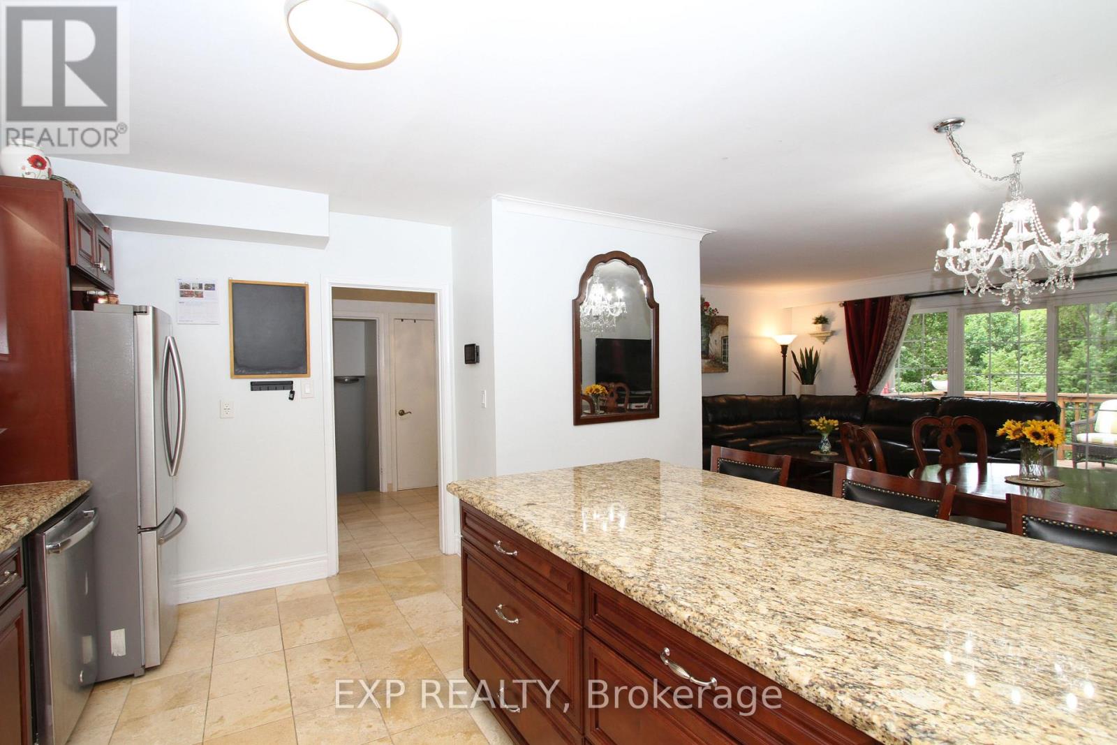 77 Letchworth Crescent, Toronto, Ontario  M3M 1Z1 - Photo 4 - W12449231