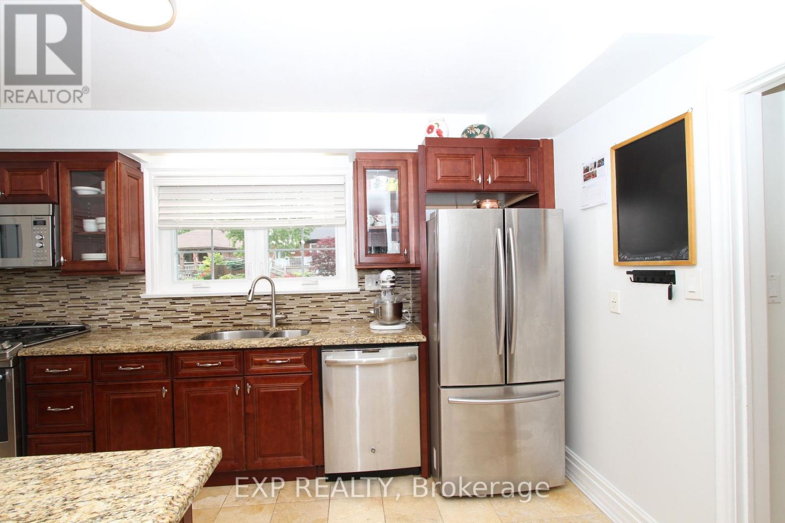 77 Letchworth Crescent, Toronto, Ontario  M3M 1Z1 - Photo 6 - W12449231