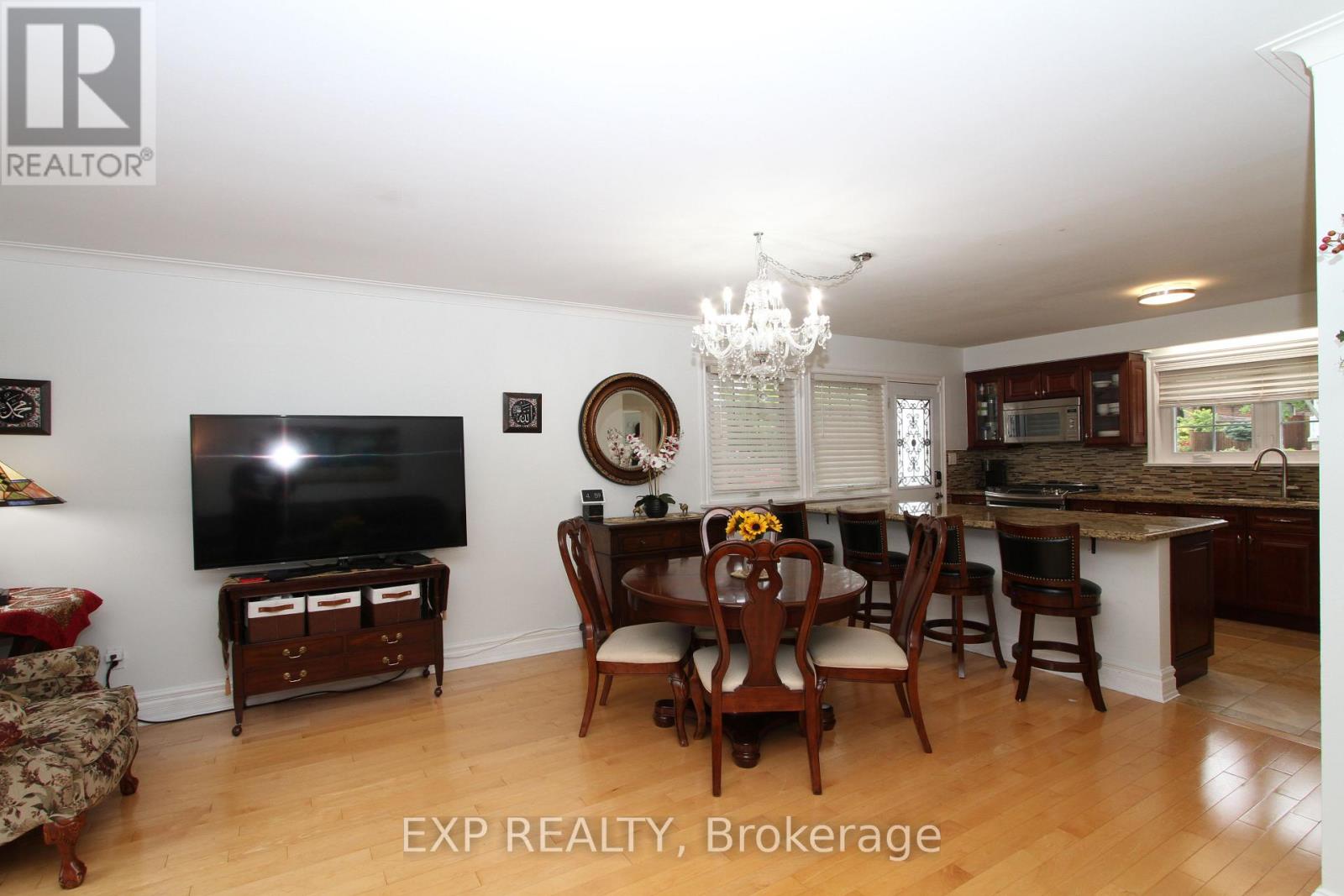 77 Letchworth Crescent, Toronto, Ontario  M3M 1Z1 - Photo 9 - W12449231