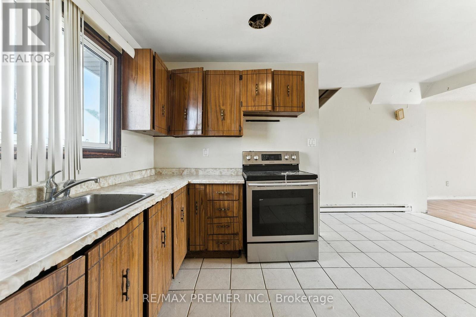 164e Henry Street, Brantford, Ontario  N3S 5C7 - Photo 8 - X12298262