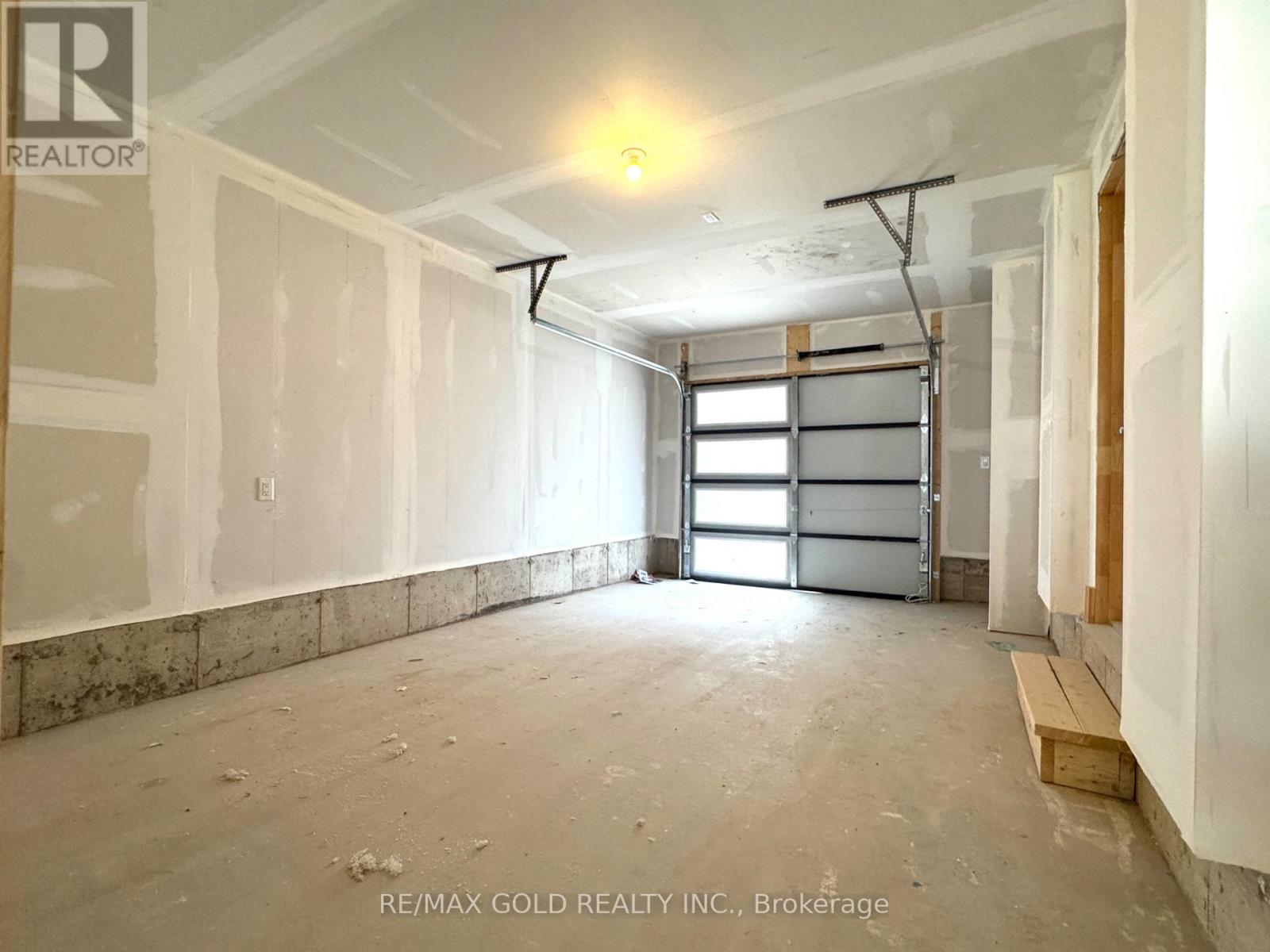 114 - 155 Equestrian Way, Cambridge, Ontario  N3E 0E8 - Photo 45 - X12214486