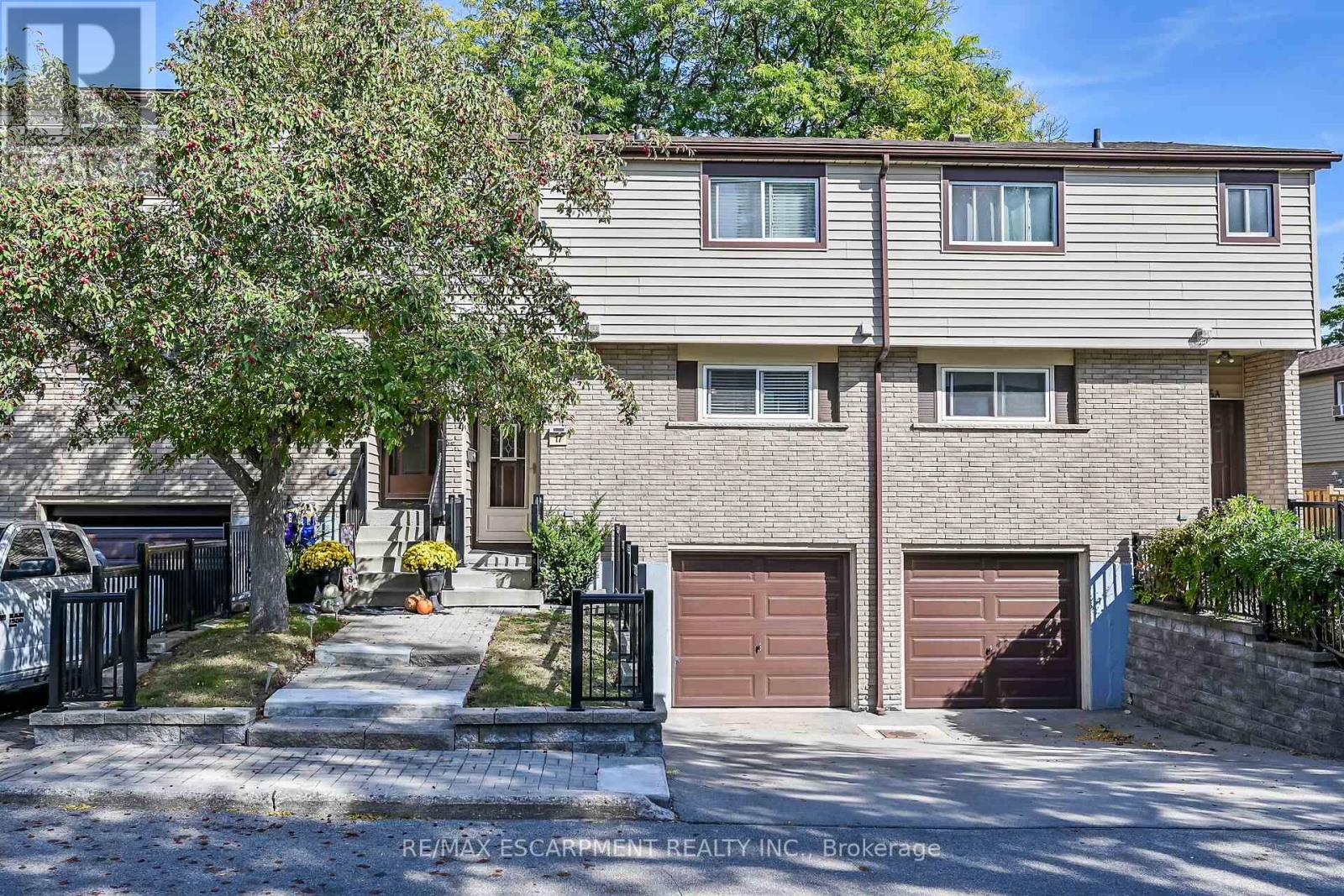 17 - 1550 Garth Street, Hamilton, Ontario  L9B 1T3 - Photo 2 - X12449063