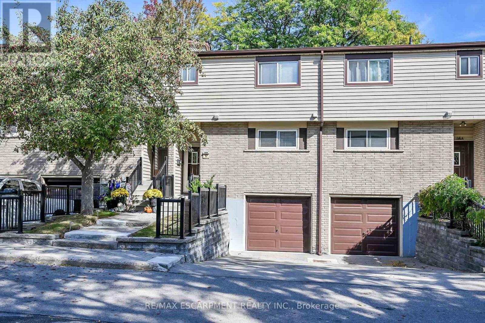 17 - 1550 Garth Street, Hamilton, Ontario  L9B 1T3 - Photo 3 - X12449063