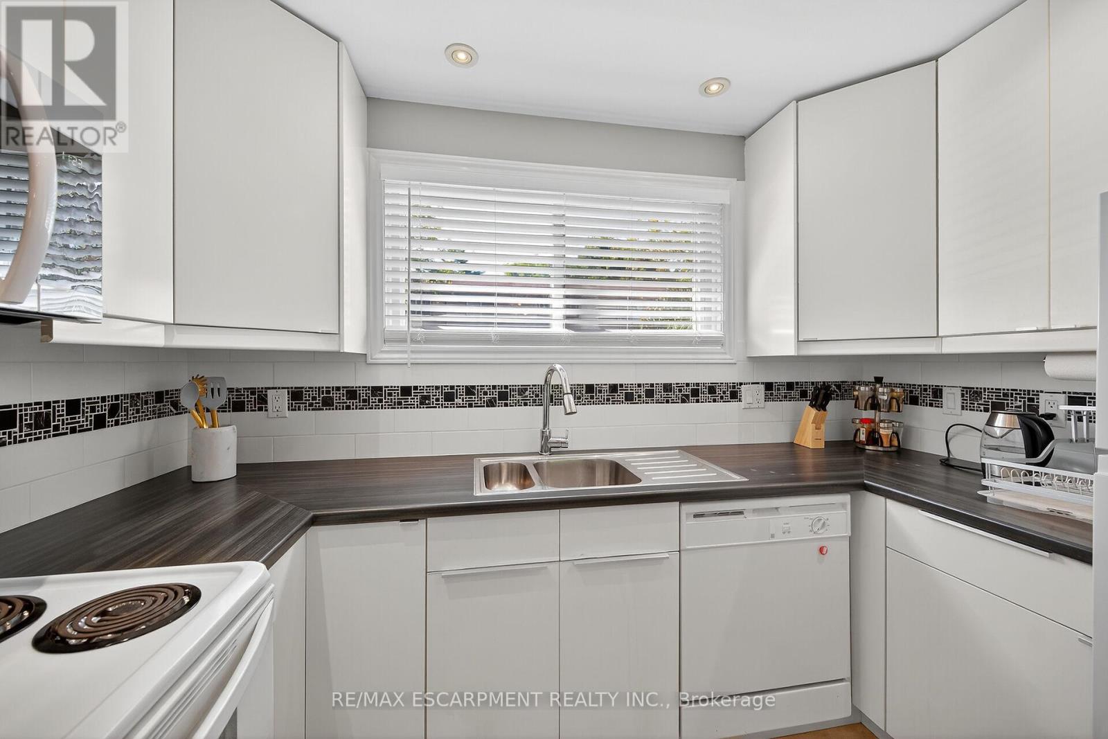 17 - 1550 Garth Street, Hamilton, Ontario  L9B 1T3 - Photo 6 - X12449063