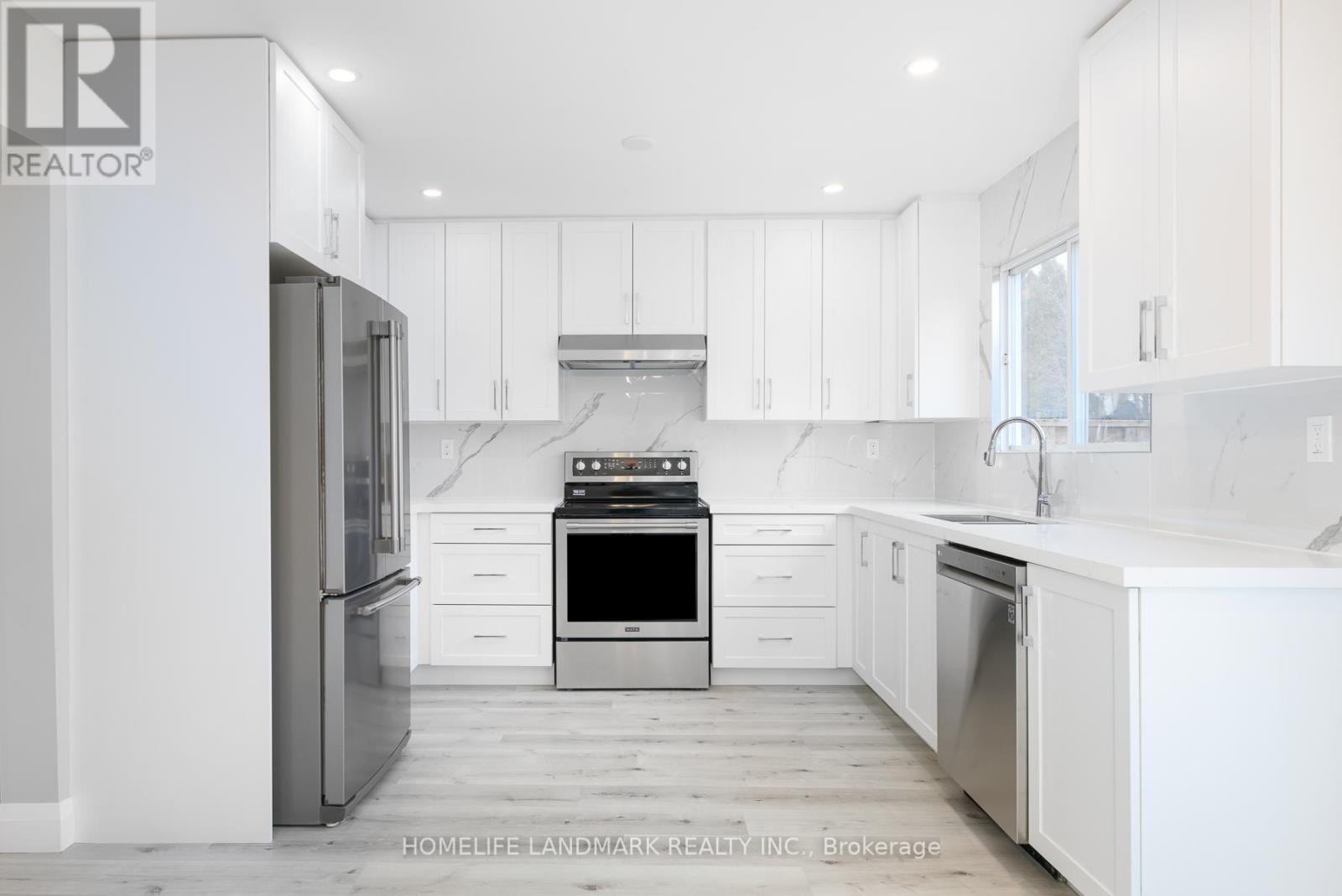25 White Owl Crescent, Brantford, Ontario  N3P 1A1 - Photo 3 - X12449150