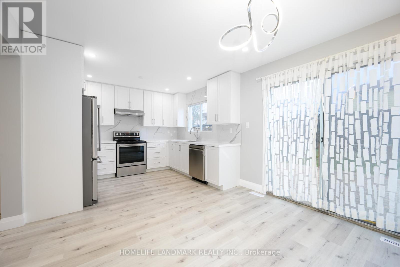 25 White Owl Crescent, Brantford, Ontario  N3P 1A1 - Photo 5 - X12449150