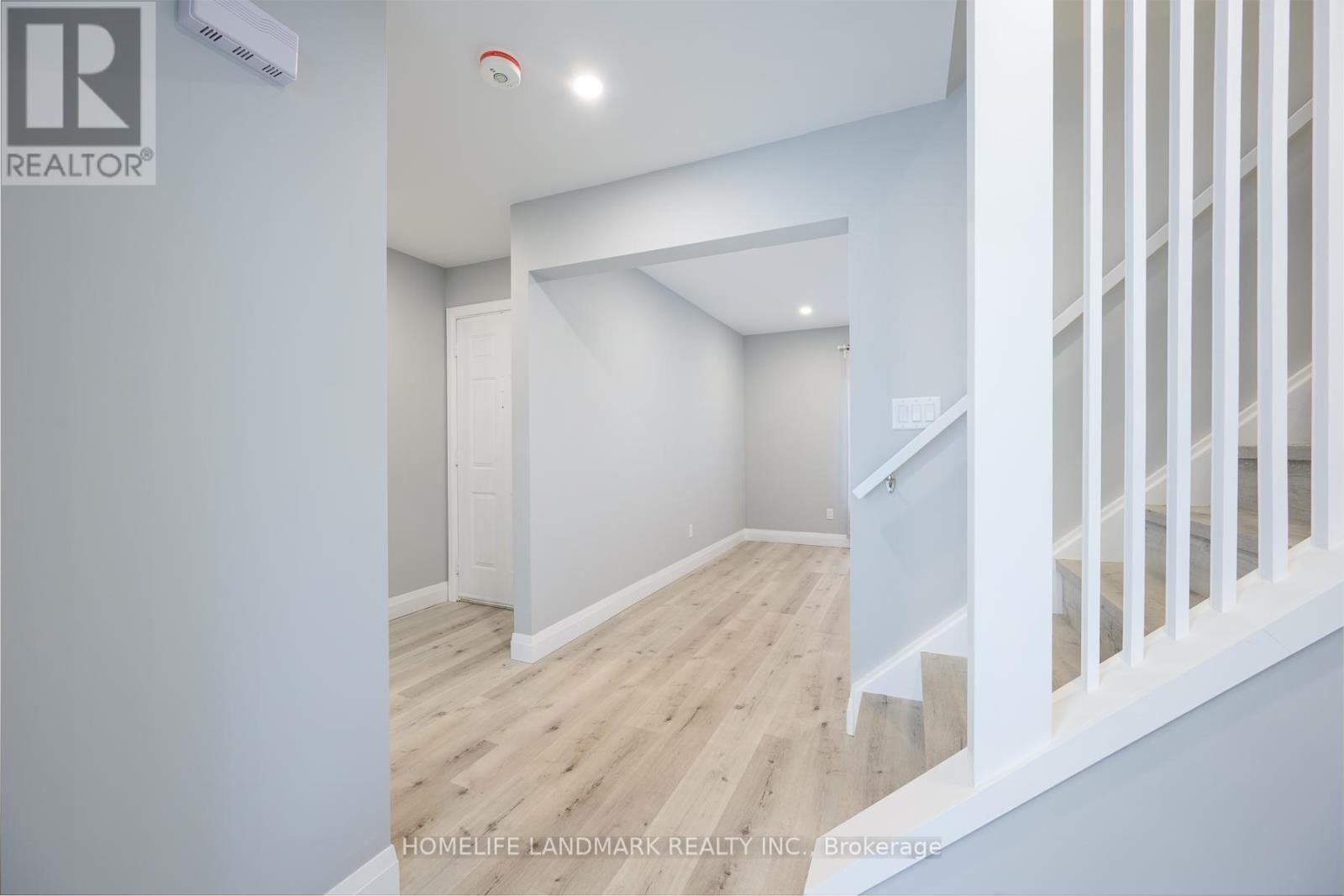 25 White Owl Crescent, Brantford, Ontario  N3P 1A1 - Photo 6 - X12449150