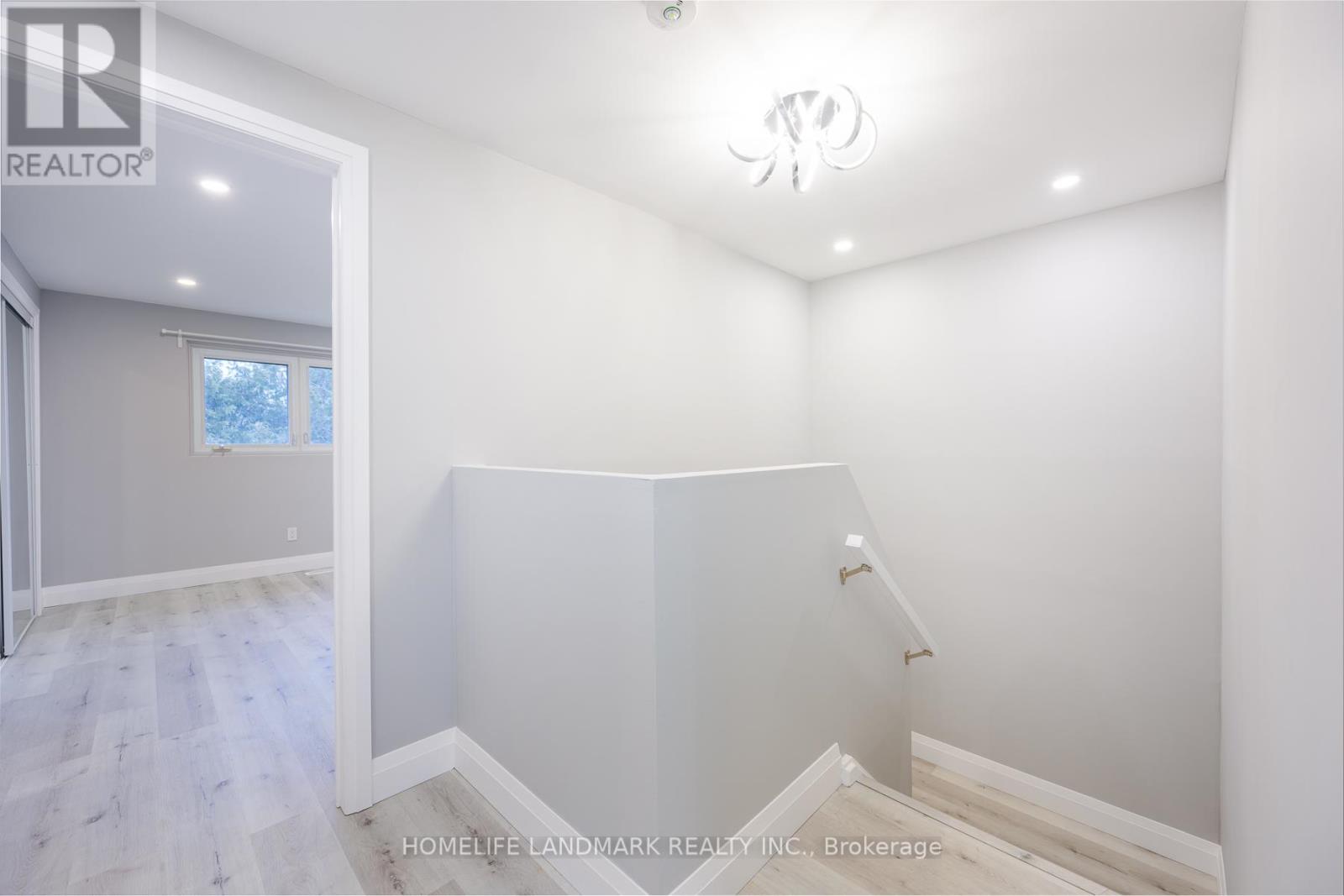 25 White Owl Crescent, Brantford, Ontario  N3P 1A1 - Photo 9 - X12449150