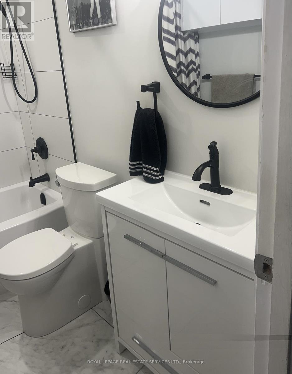 212 East 21st Street, Hamilton, Ontario  L8V 2T7 - Photo 11 - X12449164