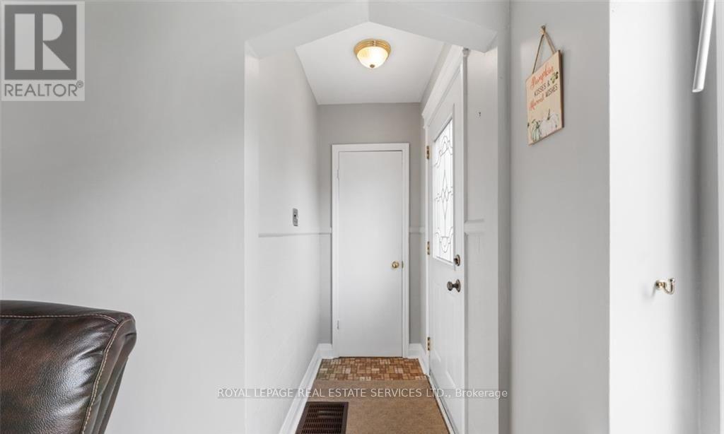 212 East 21st Street, Hamilton, Ontario  L8V 2T7 - Photo 3 - X12449164