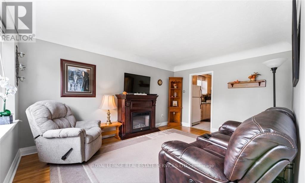 212 East 21st Street, Hamilton, Ontario  L8V 2T7 - Photo 4 - X12449164