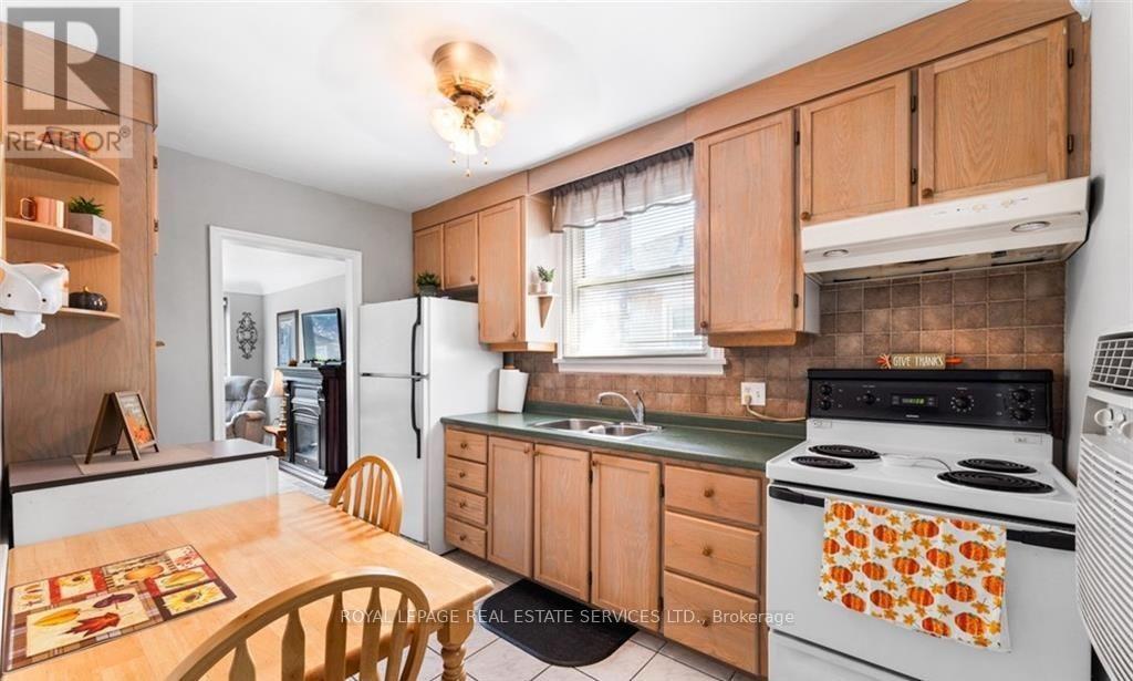 212 East 21st Street, Hamilton, Ontario  L8V 2T7 - Photo 6 - X12449164