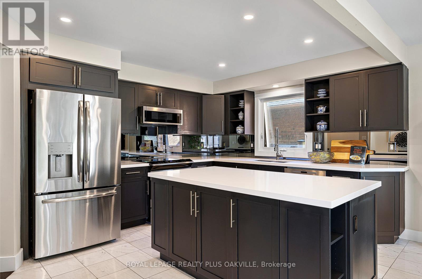 679 Green Ravine Drive, Hamilton, Ontario  L9G 4C7 - Photo 10 - X12449171