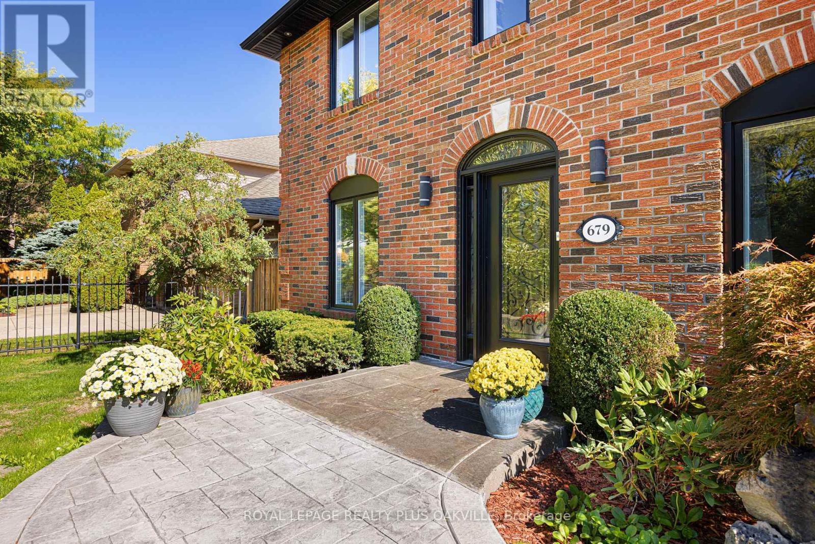 679 Green Ravine Drive, Hamilton, Ontario  L9G 4C7 - Photo 2 - X12449171