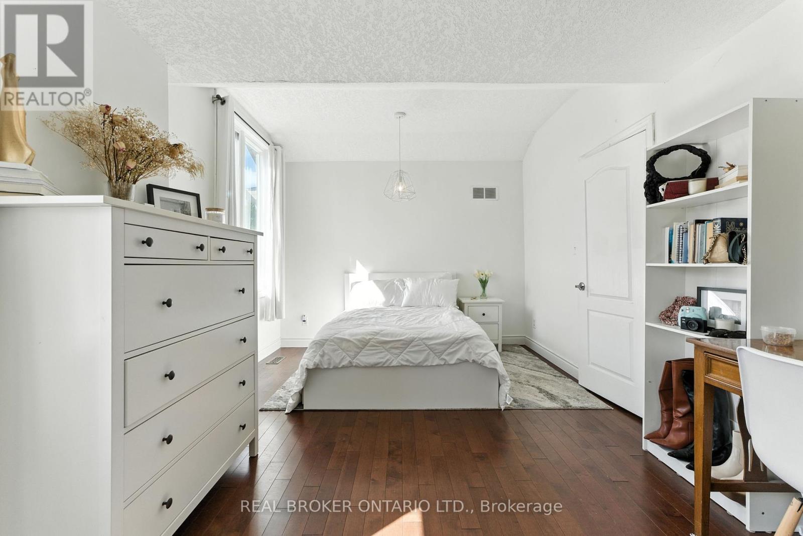 506 Eastbridge Boulevard, Waterloo, Ontario  N2K 3Z8 - Photo 24 - X12449172