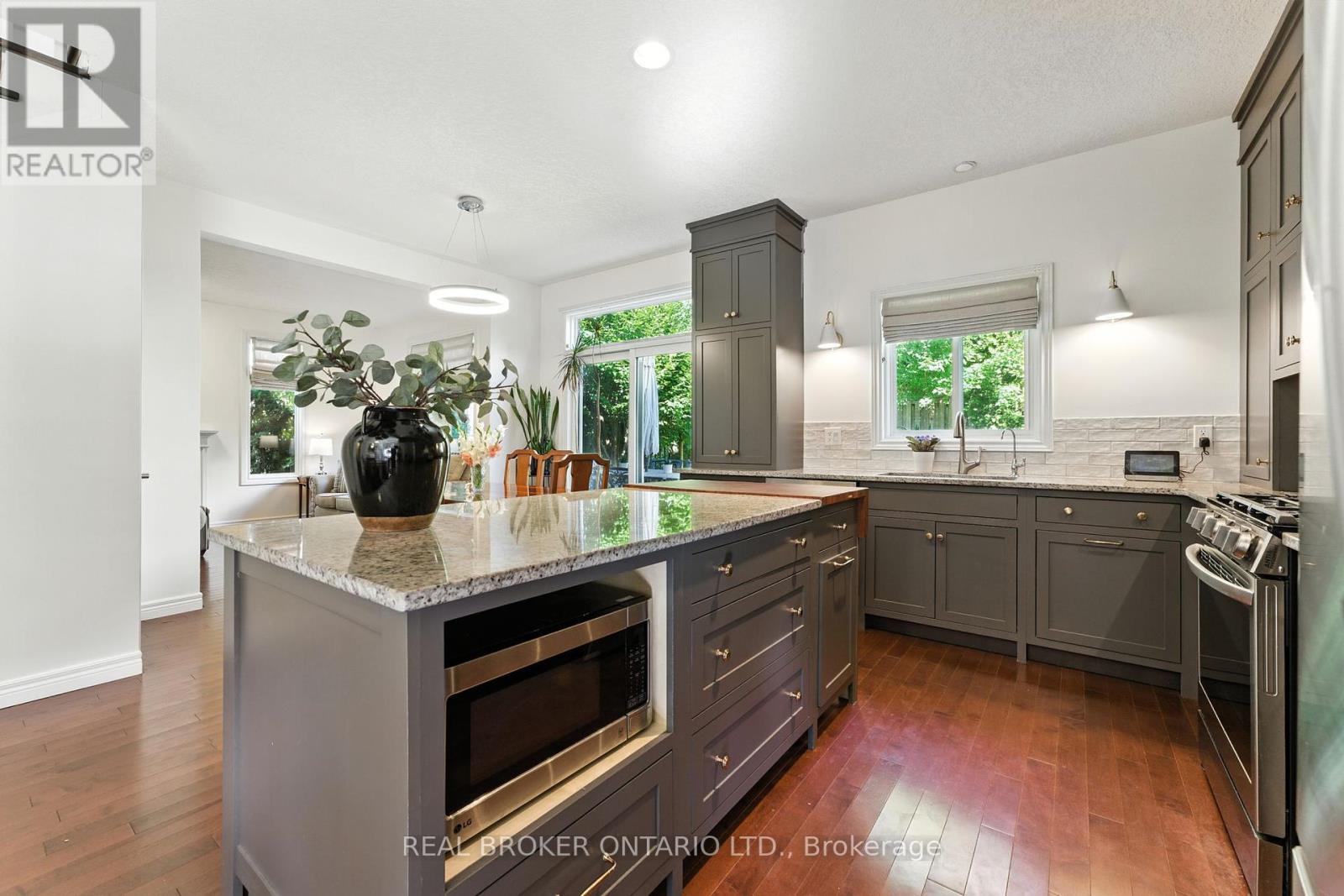 506 Eastbridge Boulevard, Waterloo, Ontario  N2K 3Z8 - Photo 9 - X12449172