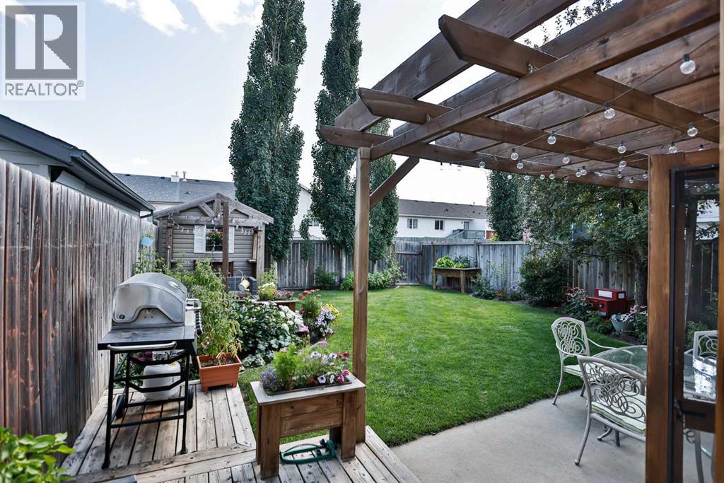 16 Blackfoot Court W, Lethbridge, Alberta  T1K 7P5 - Photo 2 - A2262700
