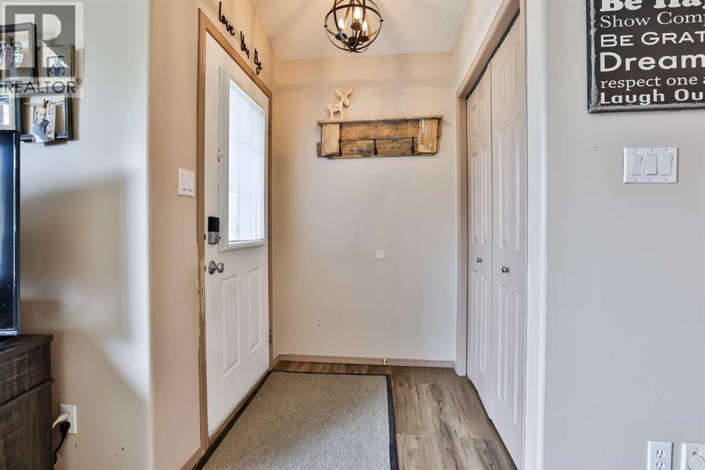 16 Blackfoot Court W, Lethbridge, Alberta  T1K 7P5 - Photo 3 - A2262700