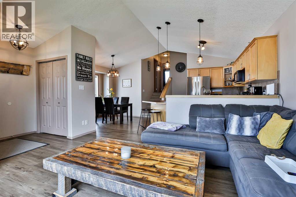 16 Blackfoot Court W, Lethbridge, Alberta  T1K 7P5 - Photo 5 - A2262700