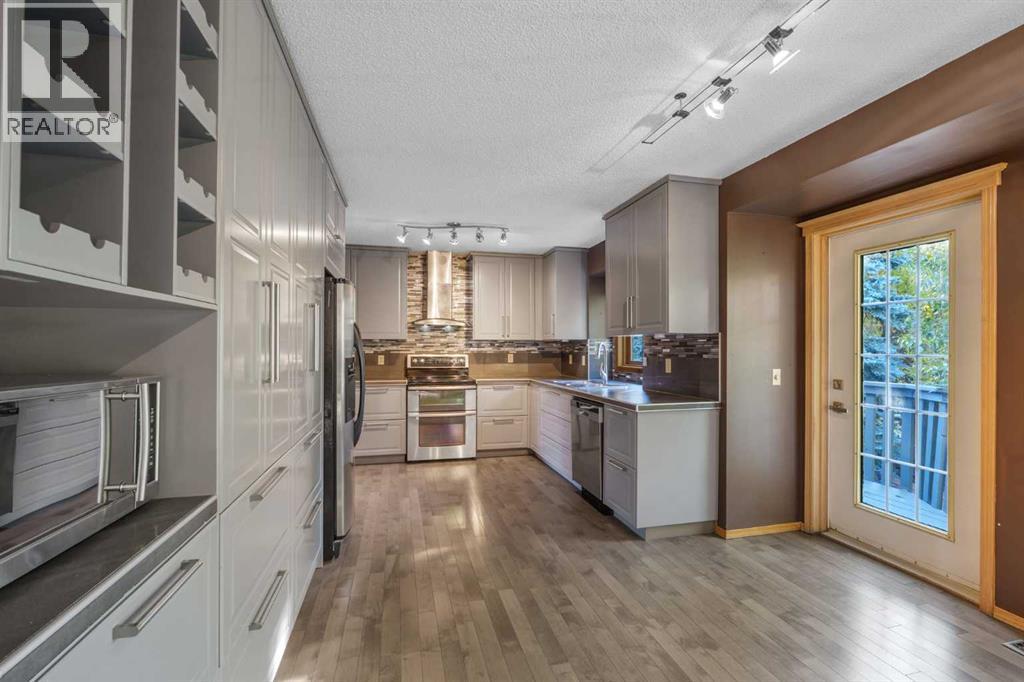 135 Canterbury Court Sw, Calgary, Alberta  T2W 6C1 - Photo 10 - A2261577