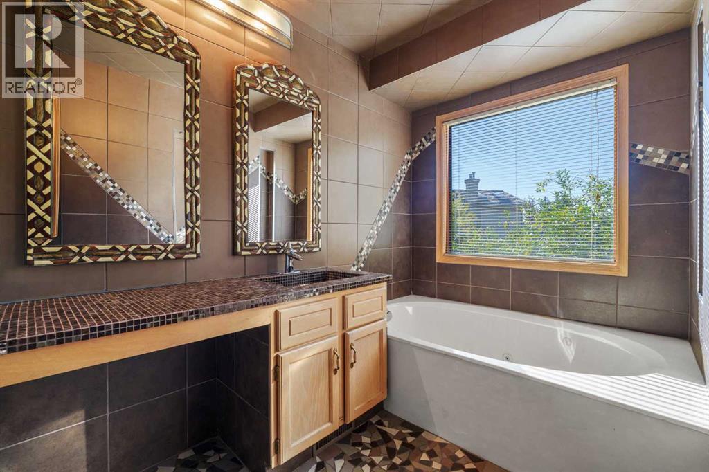 135 Canterbury Court Sw, Calgary, Alberta  T2W 6C1 - Photo 21 - A2261577