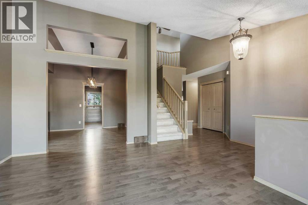 135 Canterbury Court Sw, Calgary, Alberta  T2W 6C1 - Photo 5 - A2261577