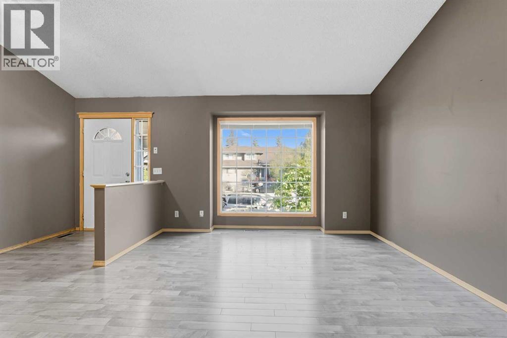 135 Canterbury Court Sw, Calgary, Alberta  T2W 6C1 - Photo 2 - A2261577