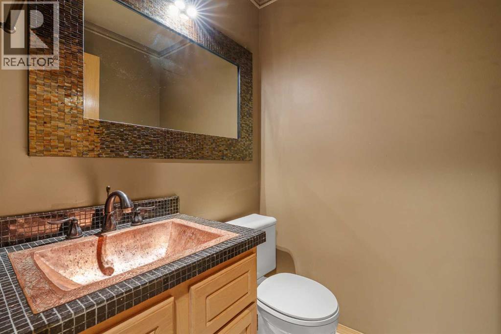 135 Canterbury Court Sw, Calgary, Alberta  T2W 6C1 - Photo 15 - A2261577