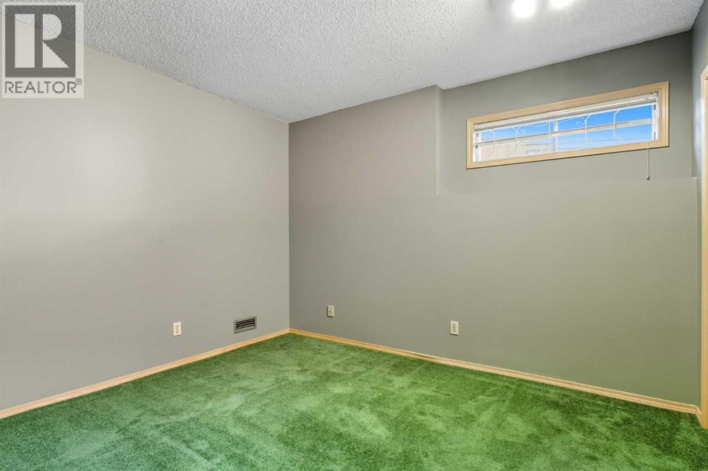 135 Canterbury Court Sw, Calgary, Alberta  T2W 6C1 - Photo 30 - A2261577