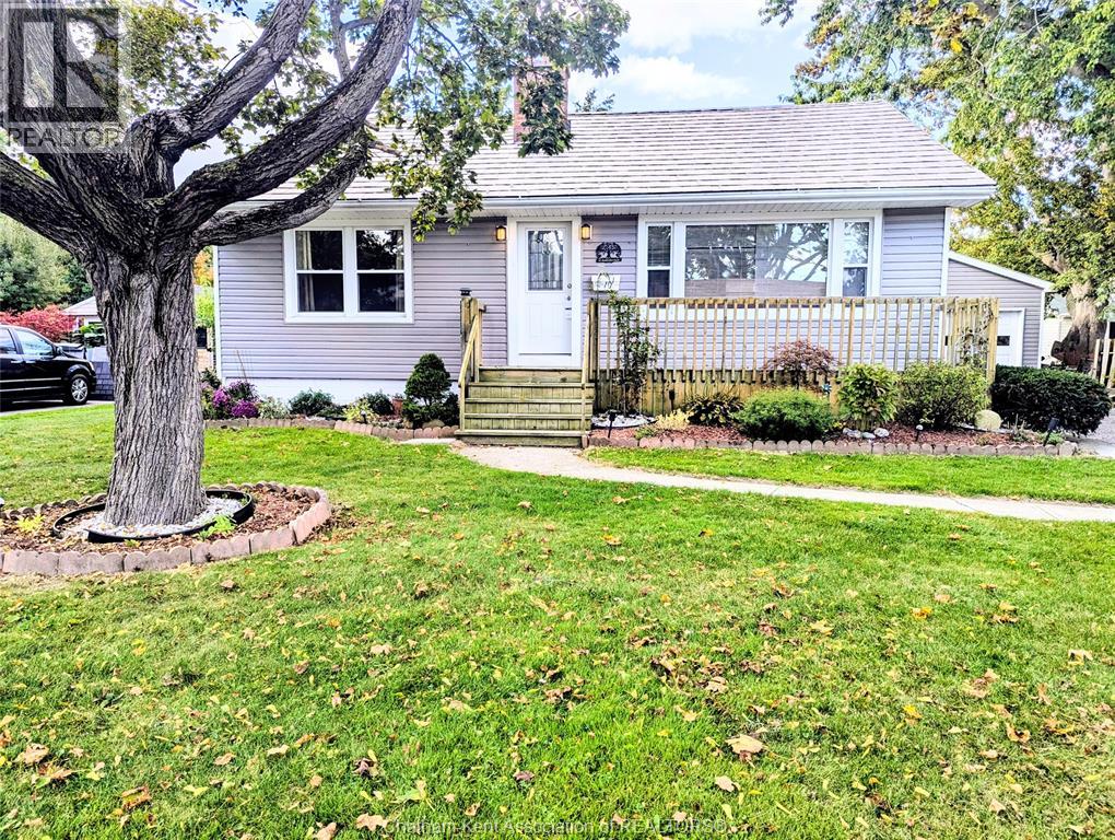 10 Meadowlea Road, Chatham, Ontario  N7M 5C4 - Photo 2 - 25025420