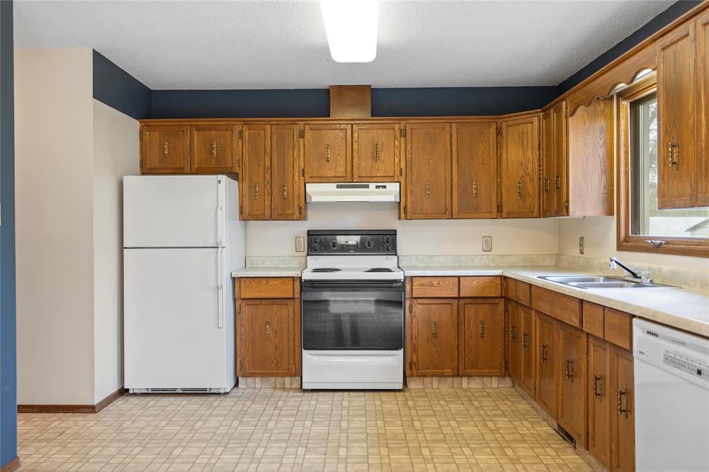 511 Penner Street, Steinbach, Manitoba  R5G 0G7 - Photo 1 - 202525869