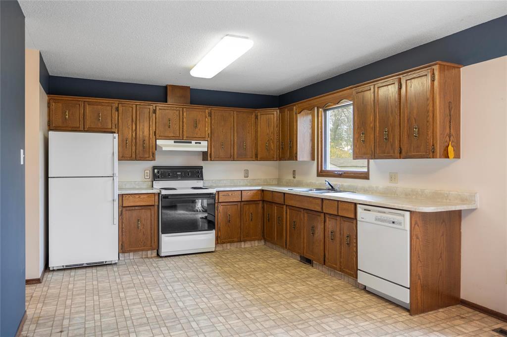 511 Penner Street, Steinbach, Manitoba  R5G 0G7 - Photo 3 - 202525869