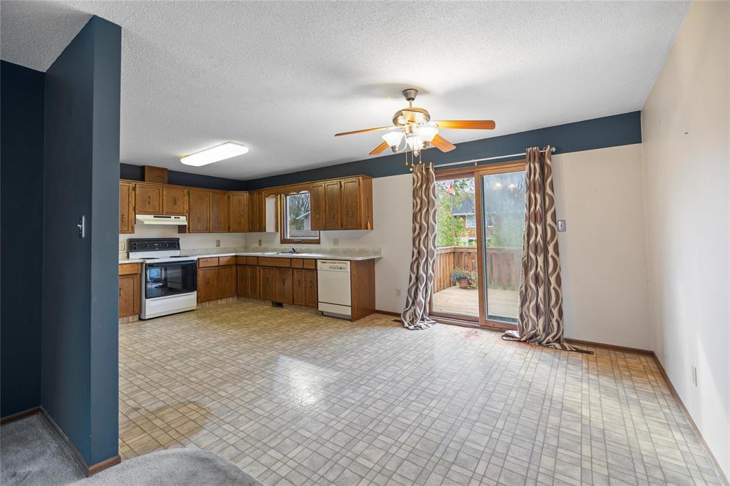 511 Penner Street, Steinbach, Manitoba  R5G 0G7 - Photo 4 - 202525869
