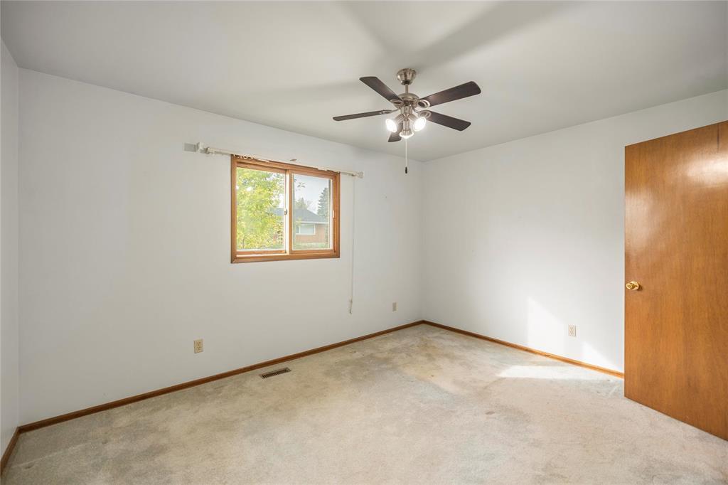 511 Penner Street, Steinbach, Manitoba  R5G 0G7 - Photo 9 - 202525869
