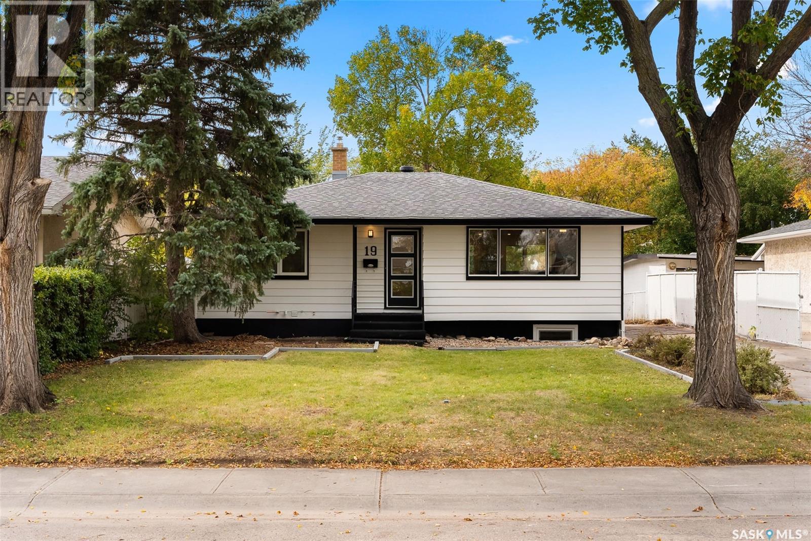 19 Elmview Road, Regina, Saskatchewan  S4R 0B1 - Photo 1 - SK020223