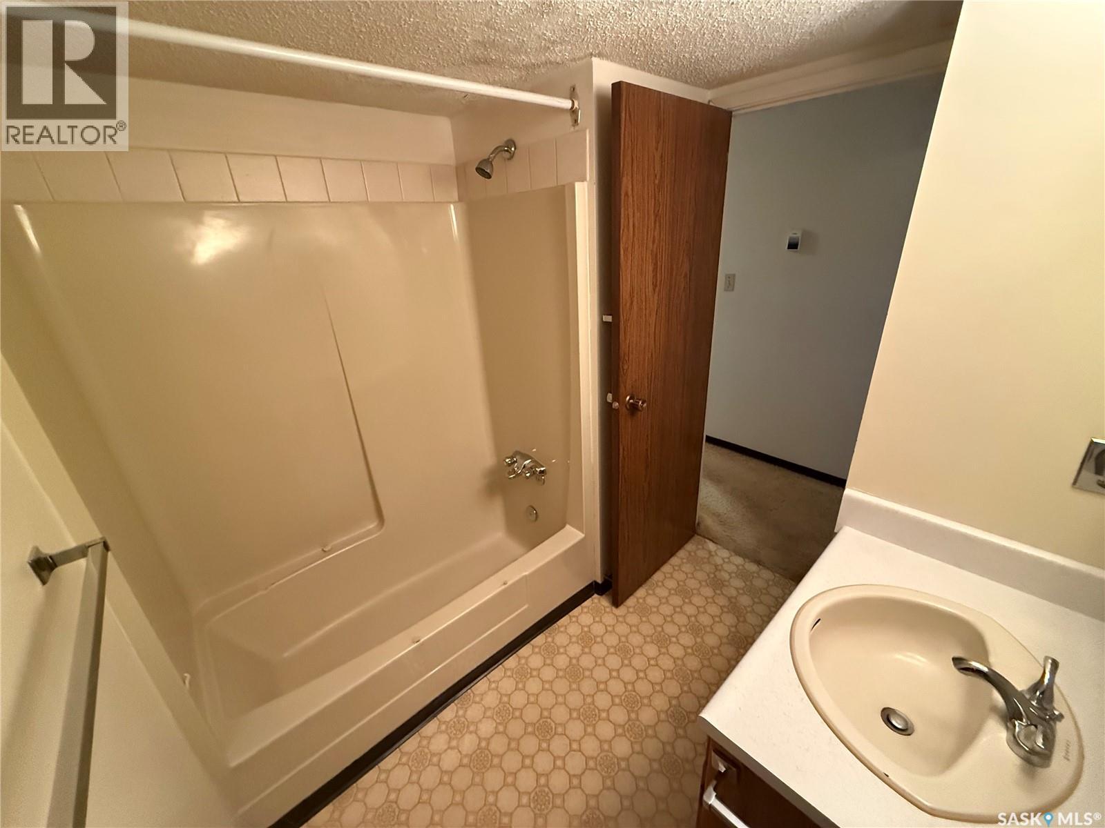 106 15 Barr Street, Regina, Saskatchewan  S4R 8B4 - Photo 8 - SK020203