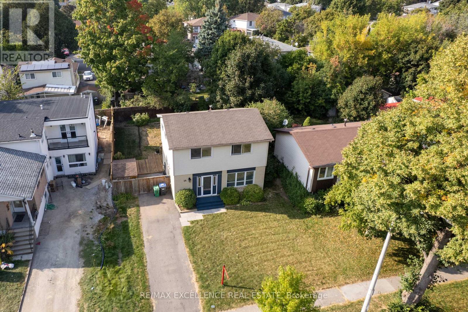 36 Herkley Drive, Brampton, Ontario  L6V 2E8 - Photo 4 - W12417516