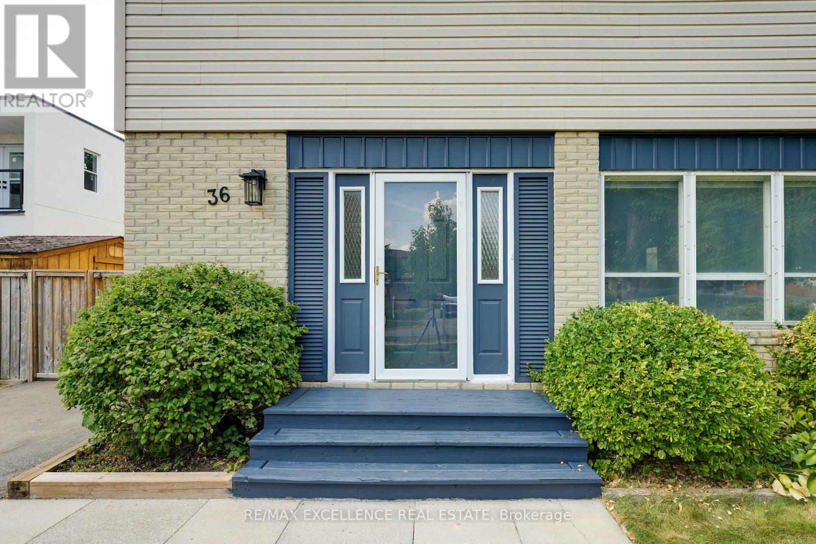 36 Herkley Drive, Brampton, Ontario  L6V 2E8 - Photo 5 - W12417516
