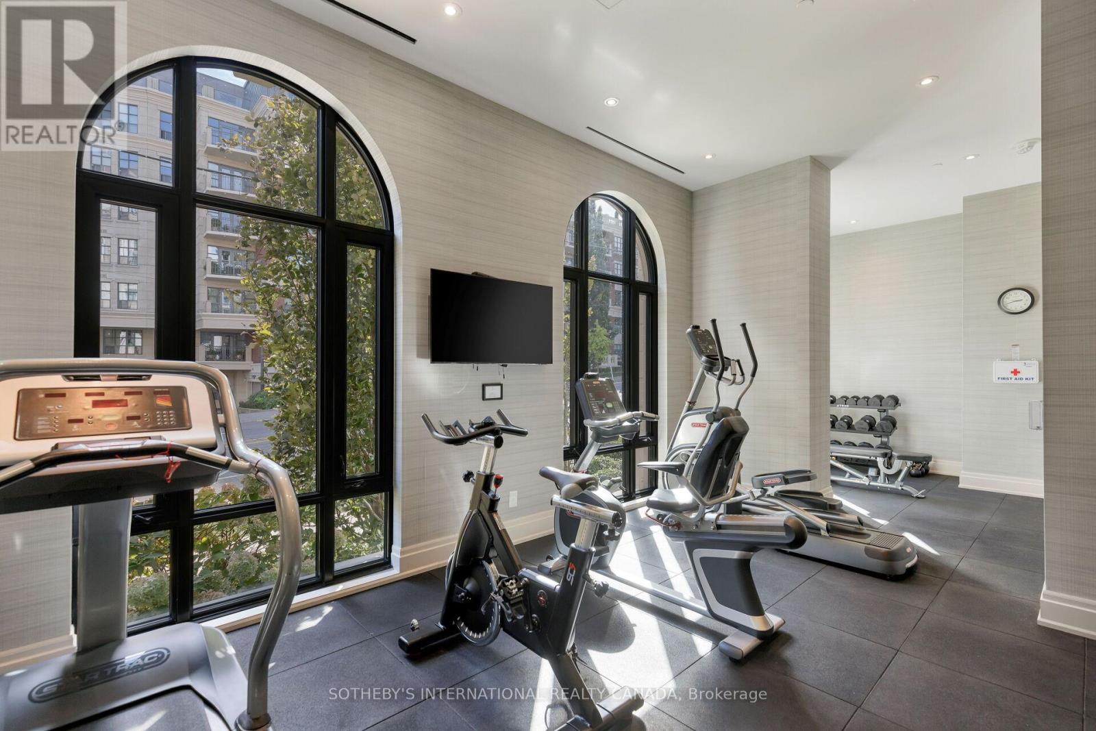 Th 2 - 4 The Kingsway, Toronto, Ontario  M8X 2T1 - Photo 35 - W12449212